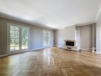 Maison a louer plaisir - 8 pièce(s) - 256.27 m2 - Surfyn