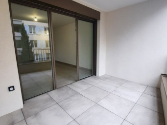 Appartement a louer lyon-8e-arrondissement - 3 pièce(s) - 65.4 m2 - Surfyn