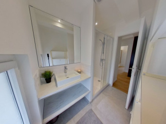 Maison a louer lyon-8e-arrondissement - 12 pièce(s) - 250 m2 - Surfyn