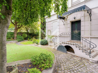 Maison a louer paris-16e-arrondissement - 9 pièce(s) - 244 m2 - Surfyn