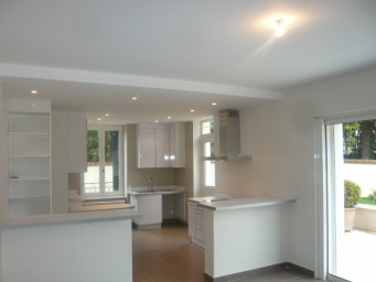 Maison a louer sainte-foy-les-lyon - 8 pièce(s) - 206 m2 - Surfyn