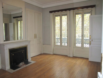 Appartement 2 pièce(s) 74 m²à louer Lyon-3e-arrondissement
