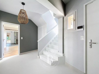 Maison a louer plaisir - 8 pièce(s) - 256.27 m2 - Surfyn