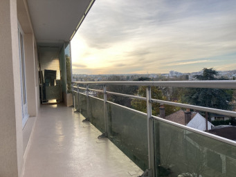 Appartement 4 pièce(s) 78 m²à louer Saint-germain-en-laye