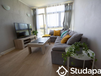 Appartement 5 pièce(s) 79 m²à louer Evry