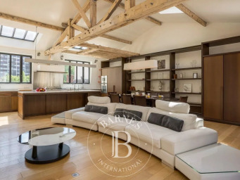 Maison a louer paris-17e-arrondissement - 8 pièce(s) - 260.55 m2 - Surfyn