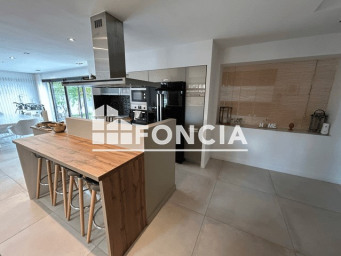 Maison a louer marseille-16e-arrondissement - 7 pièce(s) - 203.6 m2 - Surfyn