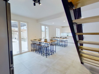 Maison a louer lyon-8e-arrondissement - 12 pièce(s) - 250 m2 - Surfyn