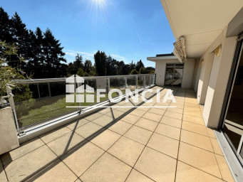 Appartement 5 pièce(s) 128.5 m²à louer Tassin-la-demi-lune