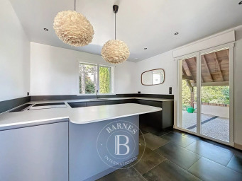 Maison a louer plaisir - 8 pièce(s) - 256.27 m2 - Surfyn