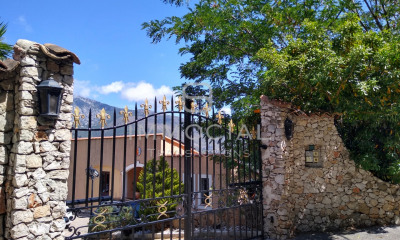 Maisons Et Villa De Luxe à Vendre à Menton - Belles Demeures