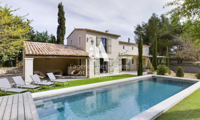 14 Luxury properties for sale in Les Baux-de-Provence Belles - Main Image