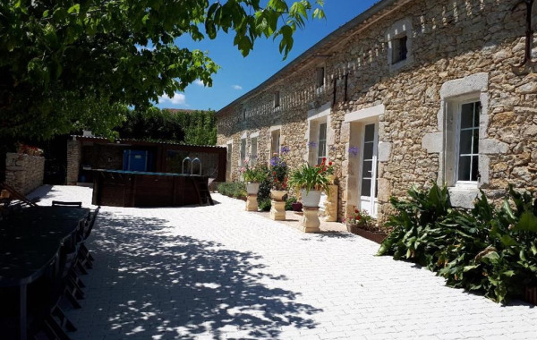 Location Saisonnière Maison Piscine Cours De Monségur Amivac