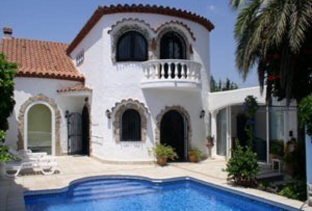 Maison A Empuriabrava Location De Vacances Pour 12 Personnes Costa Brava Annonce 109441