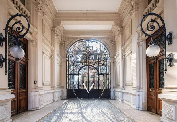 Appartement 4 pièces 127 m² · à Gros Caillou, Paris 7ème · 127 m² · 1 790 000 €