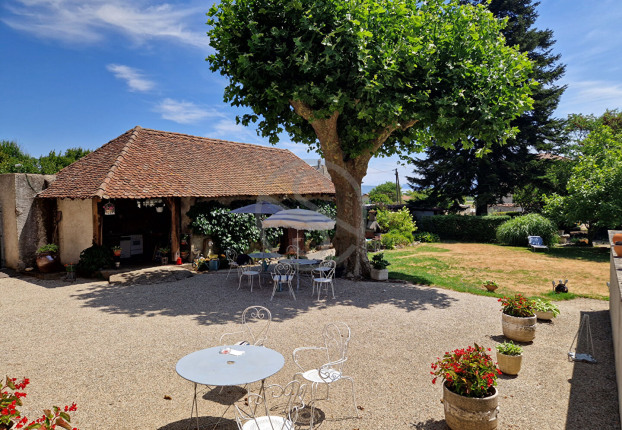 Maison 12 pièces 343 m² · à Colombe · 343,1 m² · 650 000 €