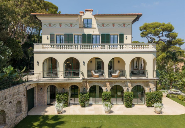 Maison 11 pièces 958 m² · à Saint-Jean-Cap-Ferrat · 957,5 m² · 10 000 000 €