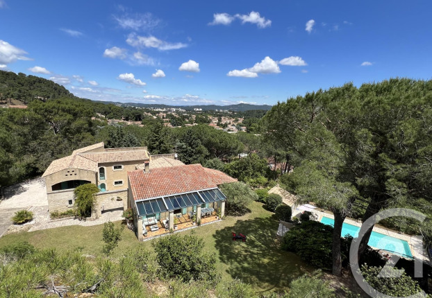 Maison 9 pièces 265 m² · à Uzès · 265 m² · 645 000 €