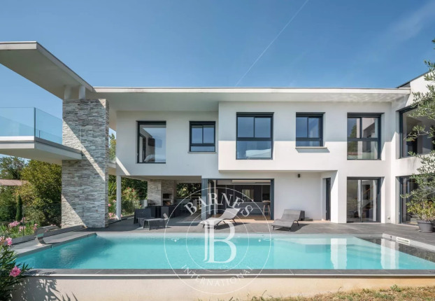 Maison 7 pièces 210 m² · à Coublevie · 210 m² · 1 080 000 €
