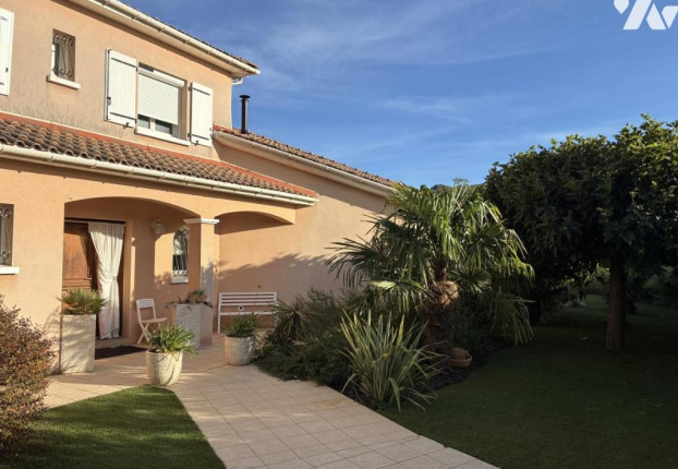 Maison 7 pièces 179 m² · à Saint-Affrique · 179 m² · 495 000 €