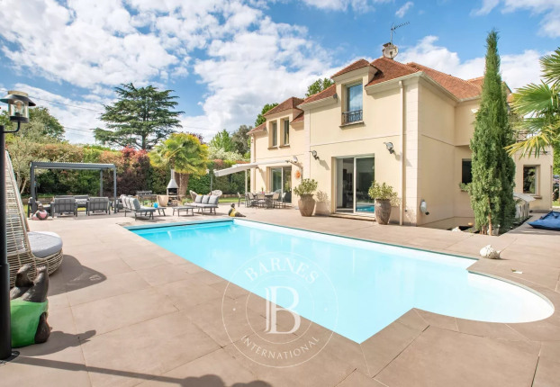 Maison 10 pièces 330 m² · à Bougival · 330 m² · 2 390 000 €