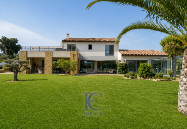 Maison 12 pièces 232 m² · à La Cadière-d'Azur · 232 m² · 1 800 000 €