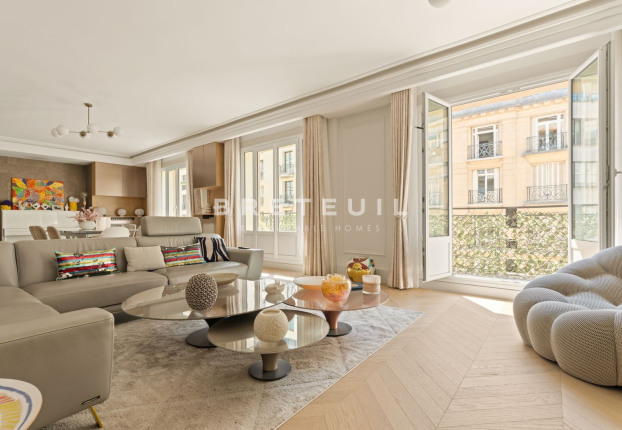 Appartement 6 pièces 159 m² · à Paris 16ème · 158,6 m² · 2 150 000 €