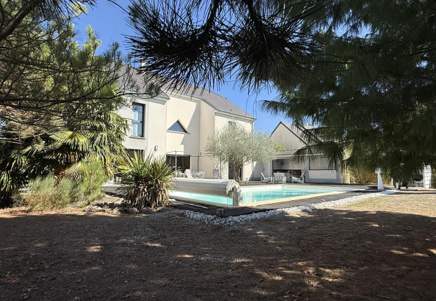 Maison 8 pièces 254 m² · à Saint-Julien-les-Villas · 254 m² · 599 000 €