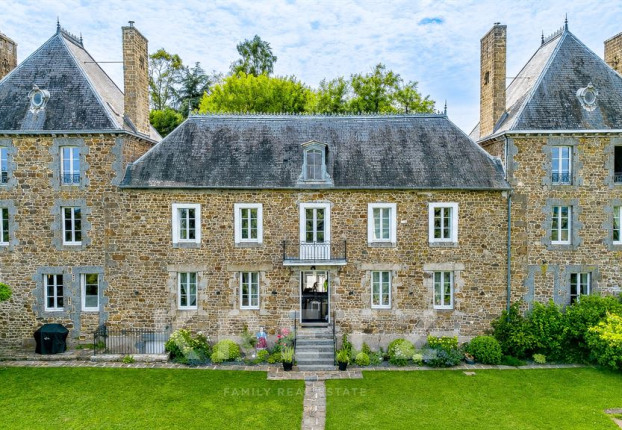 Maison 17 pièces 430 m² · à Bécherel · 430 m² · 1 350 000 €