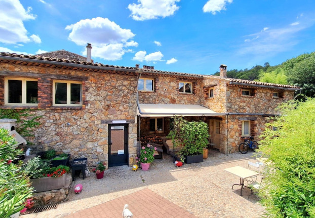 Maison 10 pièces 382 m² · à Taradeau · 382 m² · 890 000 €