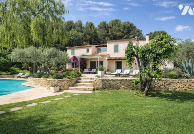Maison 7 pièces 221 m² · à Saint-Mitre-les-Remparts · 221 m² · 892 500 €