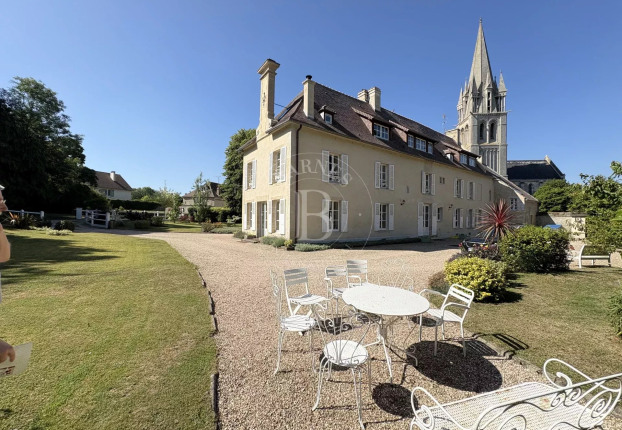 Maison 10 pièces 310 m² · à Douvres-la-Délivrande · 310 m² · 939 000 €