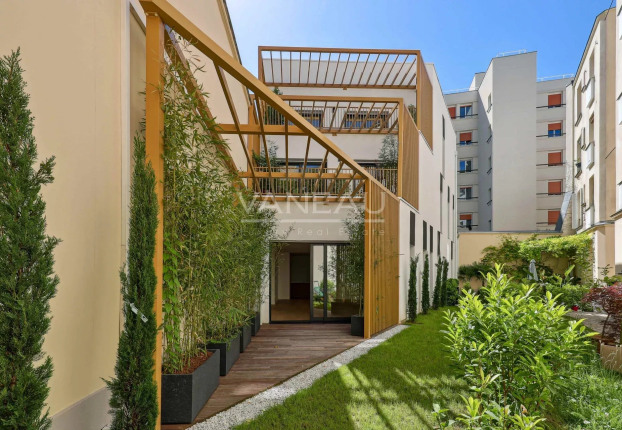 Maison 6 pièces 200 m² · à Paris · 200 m² · 2 700 000 €