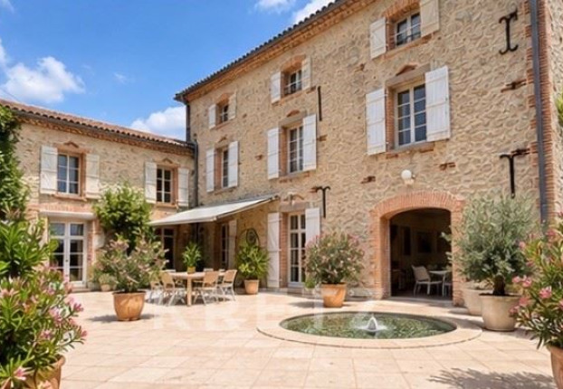 Maison 12 pièces 450 m² · à Cadalen · 450 m² · 950 000 €