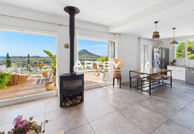 Appartement 5 pièces 105 m² · à Carqueiranne · 105 m² · 729 000 €