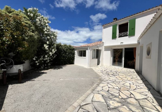 Maison 3 pièces 125 m² · à La Flotte · 125 m² · 670 080 €
