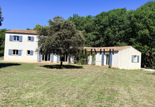 Maison 8 pièces 200 m² · à Jouques · 200 m² · 676 000 €