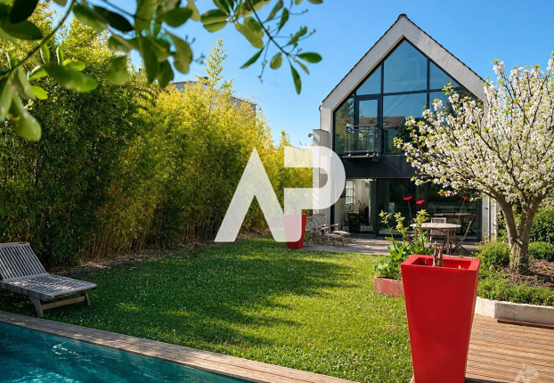 Maison 6 pièces 227 m² · à Suresnes · 226,5 m² · 1 350 000 €
