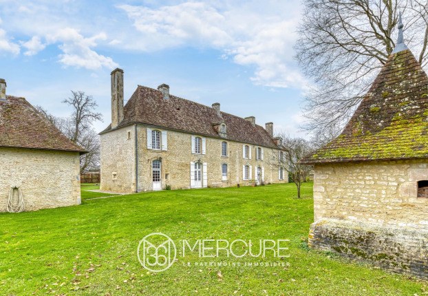 Maison 9 pièces 260 m² · à Morteaux-Coulibœuf · 260 m² · 695 000 €