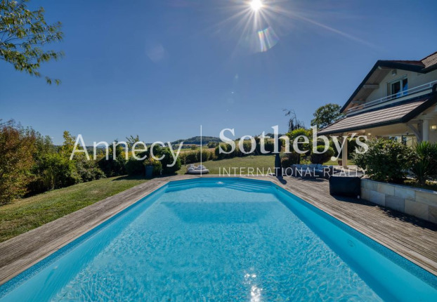 Maison 10 pièces 364 m² · à La Balme-de-Sillingy · 364 m² · 1 590 000 €