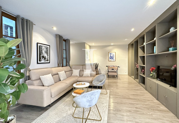 Appartement 3 pièces 85 m² · à Saint Thomas d'Aquin, Paris 7ème · 85 m² · 990 000 €