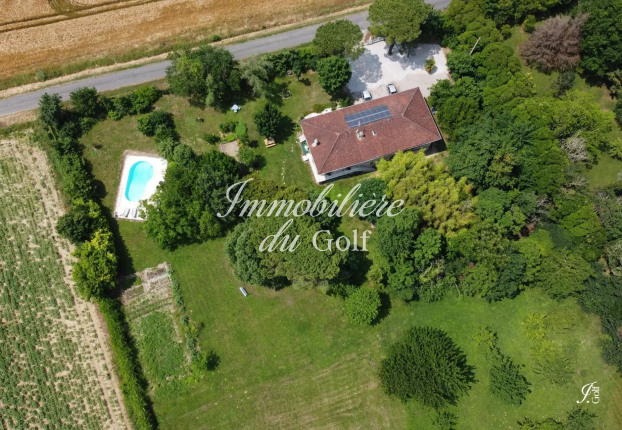 Maison 7 pièces 272 m² · à Bourg-Saint-Bernard · 272 m² · 650 000 €