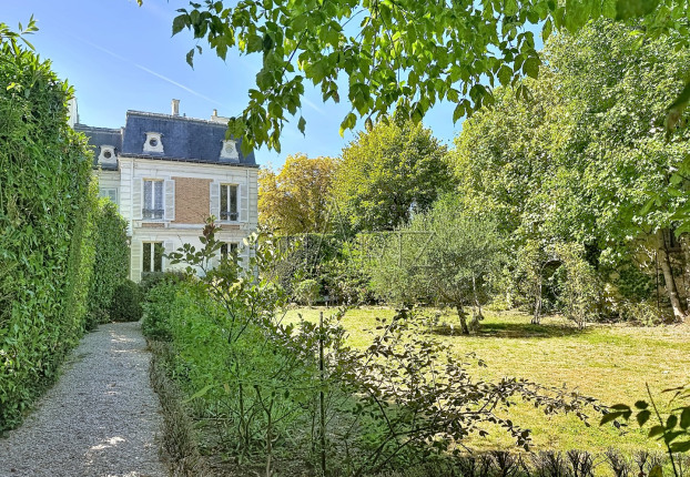Maison 9 pièces 223 m² · à Versailles · 223 m² · 2 190 000 €