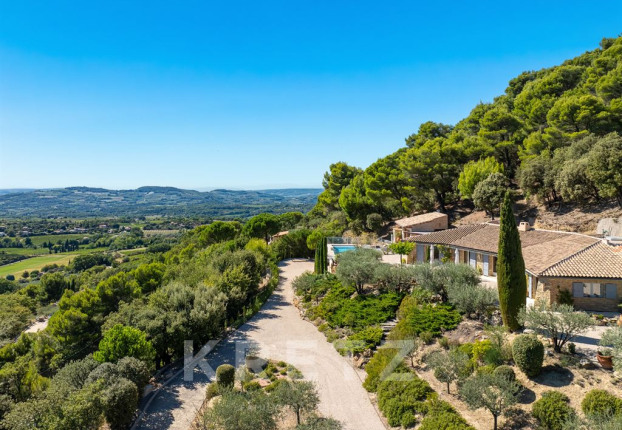 Maison 8 pièces 228 m² · à Mérindol-les-Oliviers · 228 m² · 1 695 000 €