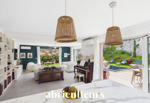 Maison 4 pièces 117 m² · à Saint-Laurent-du-Var · 117 m² · 890 000 €
