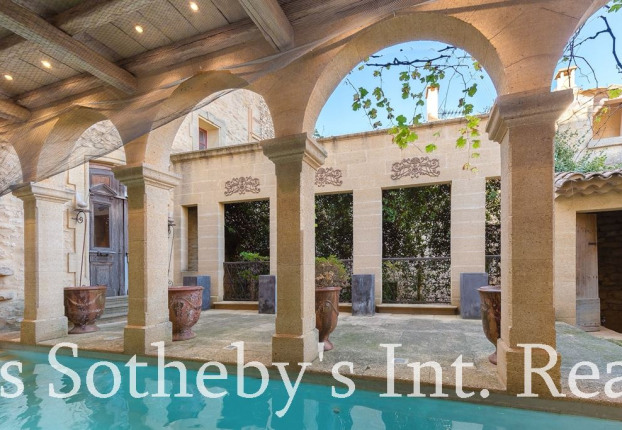 Maison 10 pièces 377 m² · à Castillon-du-Gard · 377 m² · 1 375 000 €