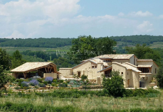 Maison 23 pièces 710 m² · à Sabran · 710 m² · 1 850 000 €