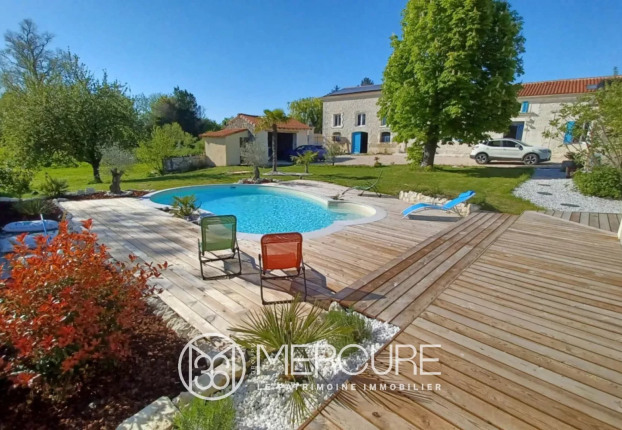 Maison 9 pièces 380 m² · à Archiac · 380 m² · 749 420 €