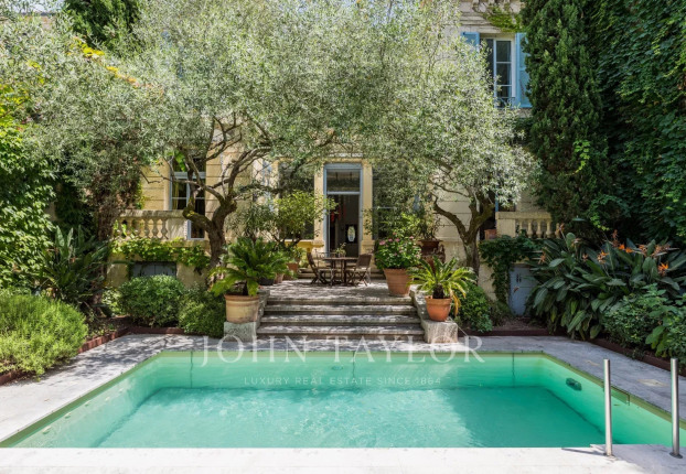 Maison 8 pièces 355 m² · à Bordeaux · 355 m² · 1 820 000 €