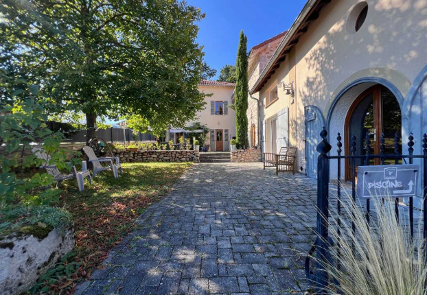 Maison 17 pièces 554 m² · à Renaison · 554 m² · 1 190 000 €